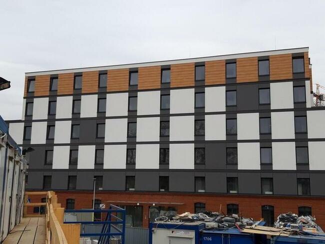 Płyty HPL Gentas- kolor drewnopodobny gr. 8 mm, odporne na U