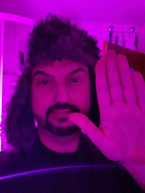 ️ ️Lubię lekko zezowate.