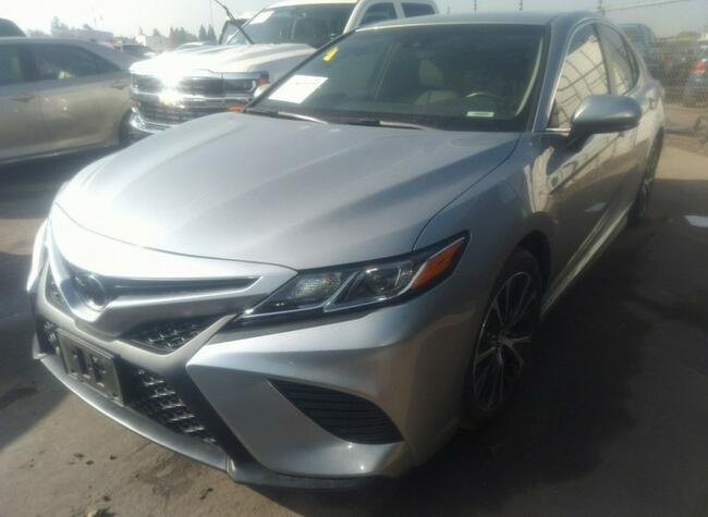 Toyota Camry 2018, 2.5L, porysowany lakier