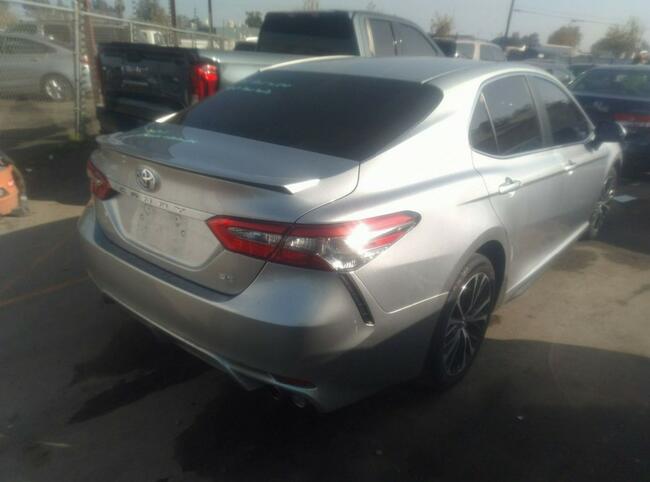 Toyota Camry 2018, 2.5L, porysowany lakier