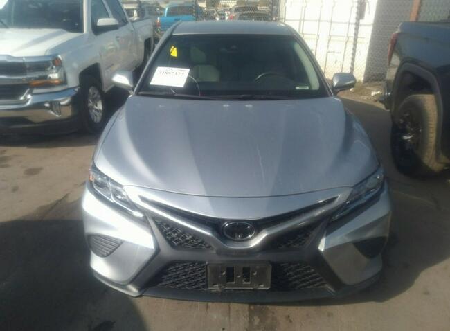 Toyota Camry 2018, 2.5L, porysowany lakier