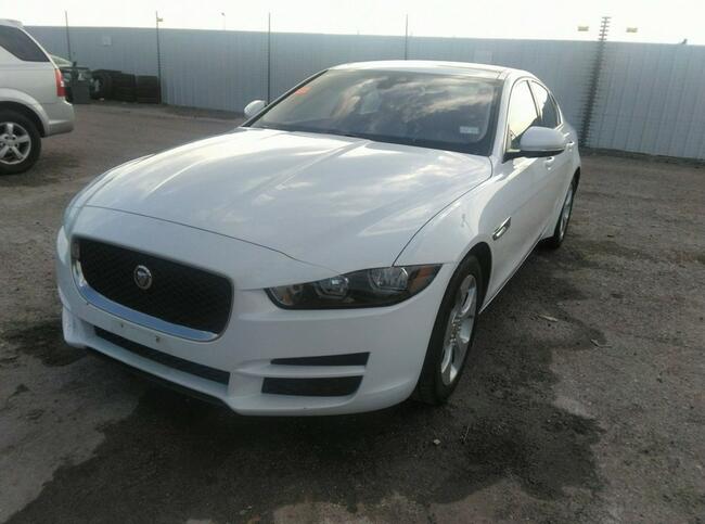 Jaguar XE 2018, 2.0L, porysowany lakier