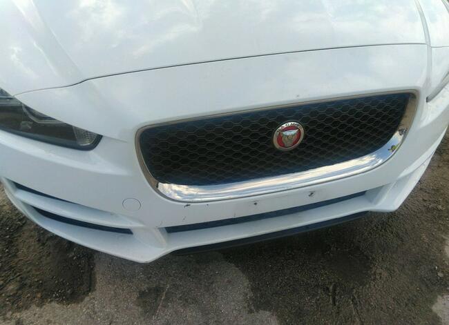 Jaguar XE 2018, 2.0L, porysowany lakier