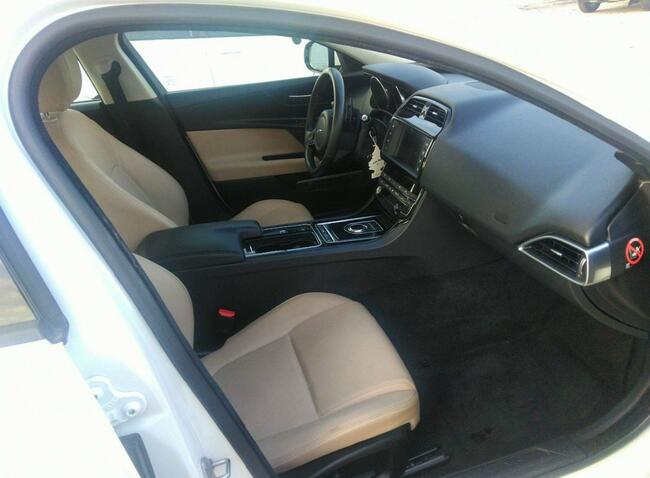 Jaguar XE 2018, 2.0L, porysowany lakier