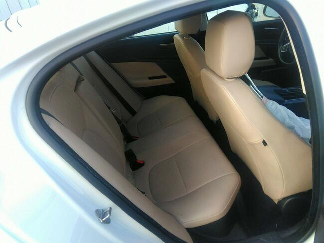 Jaguar XE 2018, 2.0L, porysowany lakier