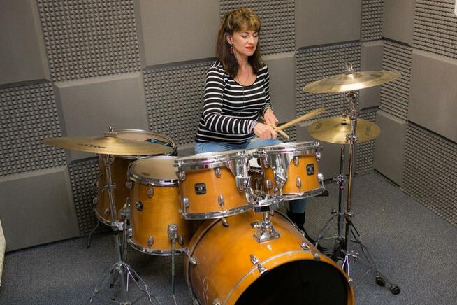 Indywidualne lekcje gitary, perkusji i keyboardu. Angielski