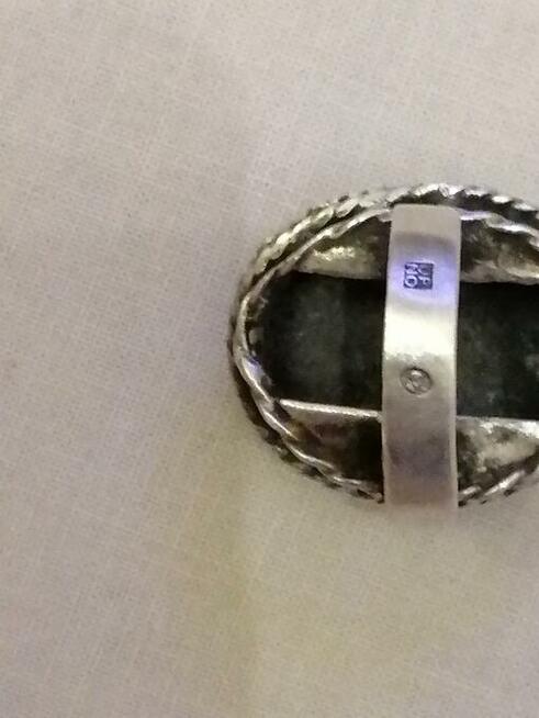 1. Pierścionek ORNO z kamieniem zielonym, sygnowany