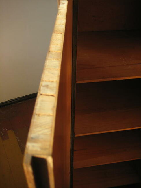 Zabytkowa szafa z litego drewna - cena 50,00 PLN.