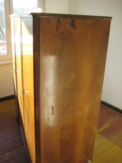 Zabytkowa szafa z litego drewna - cena 50,00 PLN.