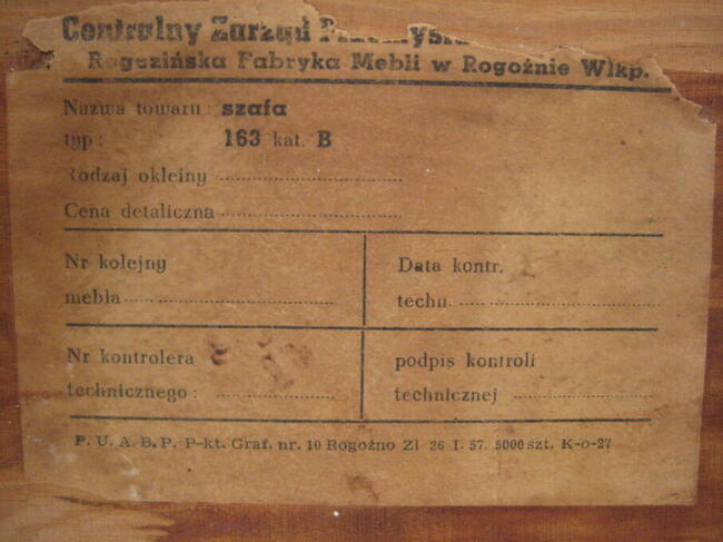 Zabytkowa szafa z litego drewna - cena 50,00 PLN.