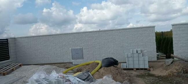 Pustaki ogrodzeniowe gładkie, łupane