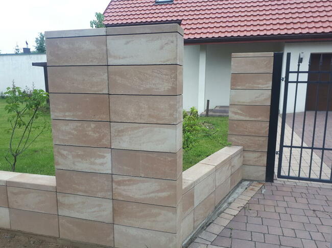 Pustaki ogrodzeniowe gładkie, łupane