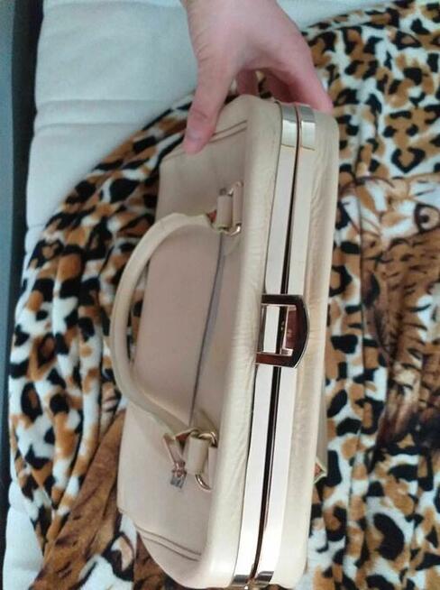 Torebka piękna w kolorze kremowym-wspierasz zwierzaki-aktualne