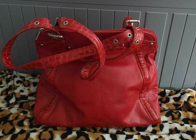 torba czerwona lakierowana wspierasz zwierzaki-aktualne