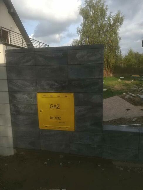 Pustaki ogrodzeniowe gładkie, łupane