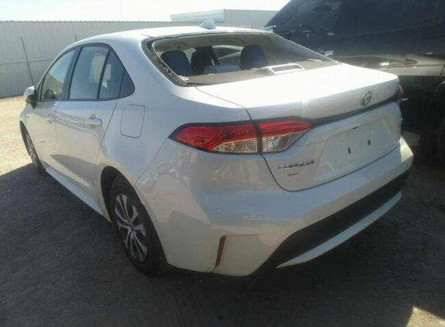 Toyota Corolla 2021, 1.8L hybryda, po gradobiciu