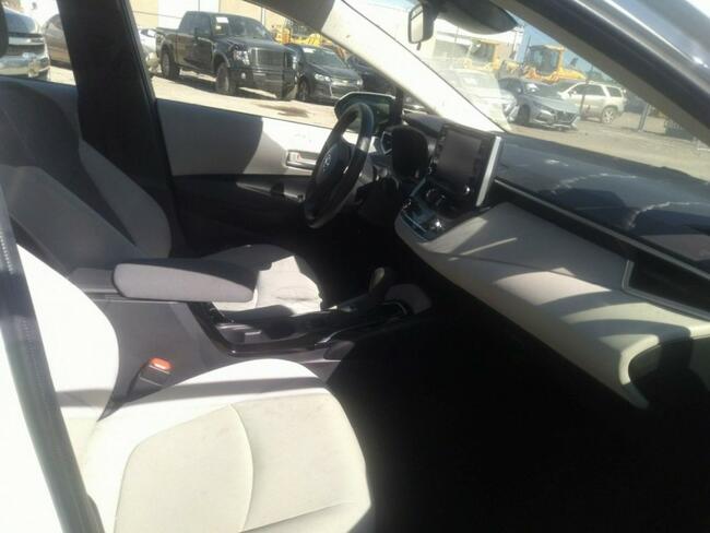 Toyota Corolla 2021, 1.8L hybryda, po gradobiciu