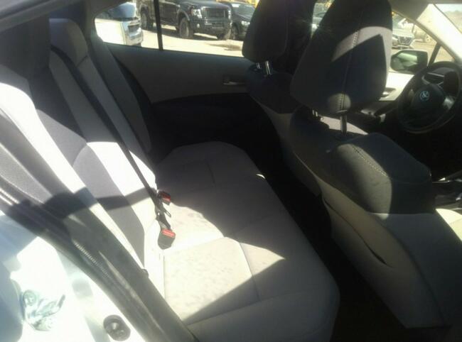 Toyota Corolla 2021, 1.8L hybryda, po gradobiciu