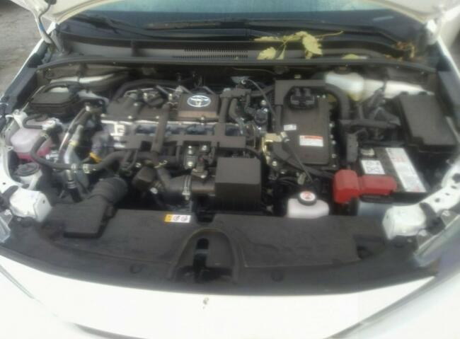 Toyota Corolla 2021, 1.8L hybryda, po gradobiciu