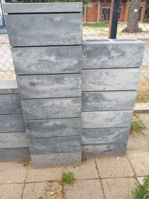 Pustaki ogrodzeniowe gładkie, łupane