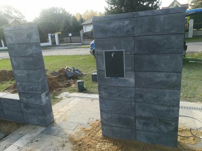 Pustaki ogrodzeniowe gładkie, łupane