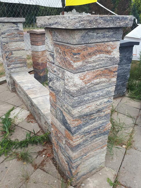 Pustaki ogrodzeniowe gładkie, łupane