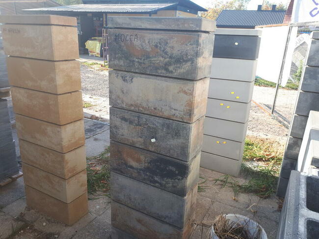 Pustaki ogrodzeniowe gładkie, łupane