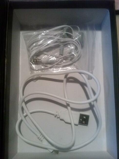 Odtwarzacz MP 3 fabrycznie nowy z pudełkiem.