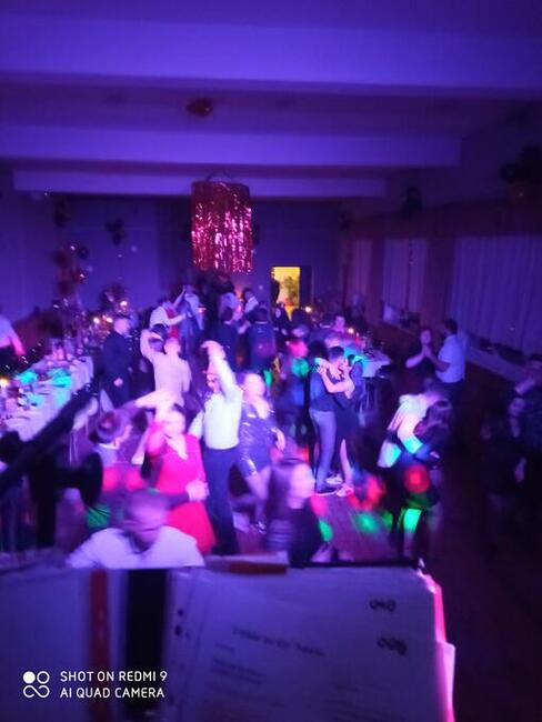 DJ (Wodzirej )wokalista:zagra Sylwestra