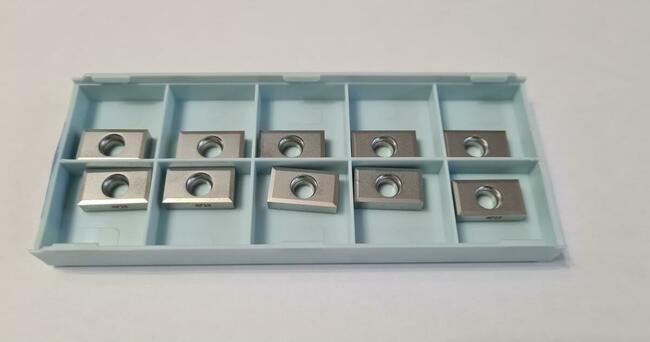 Kostki prowadzące z węglika spiekanego do przecinarki pegas