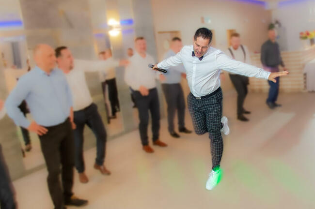 DJ (Wodzirej )wokalista:zagra Sylwestra