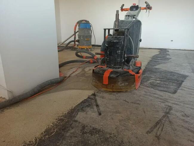 Obniżanie Frezowanie Wylewek Usuwanie Subitu Lepiku Płytek