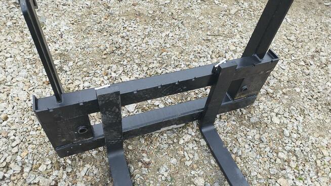 Paleciak widlak widły do słomy udźwig 2 tony JCB