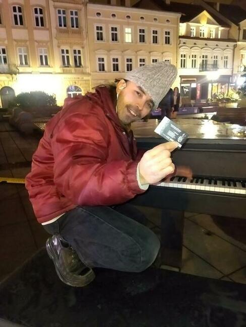 potrzebujemy pieniedzy, sponsorow, promotorow ,reklamodawcow