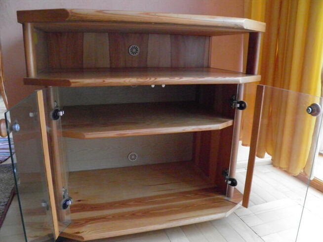 Sosnowa szafka pod telewizor