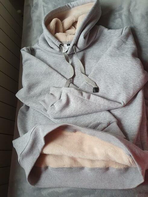 Bluza z kapturem z eco futrem