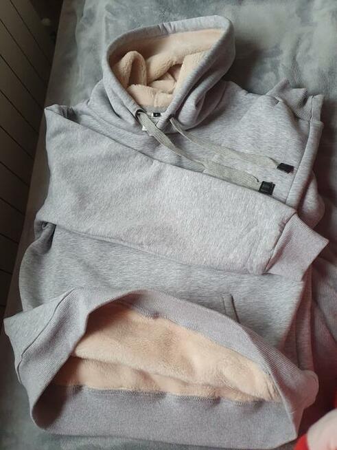 Bluza z kapturem z eco futrem