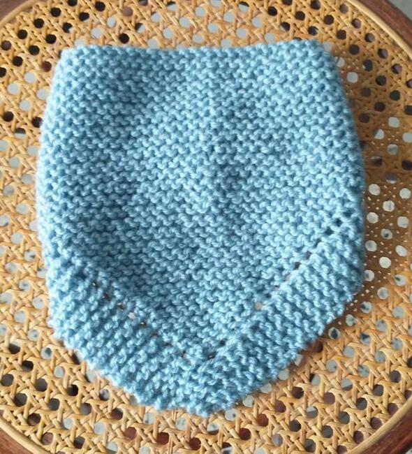 Ręcznie robiona chustka pod szyję dla małego dziecka