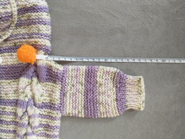 Ręcznie robiony kombinezon niemowlęcy z kapturem - eskimosik