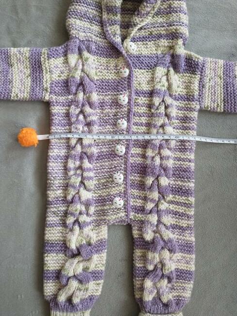 Ręcznie robiony kombinezon niemowlęcy z kapturem - eskimosik