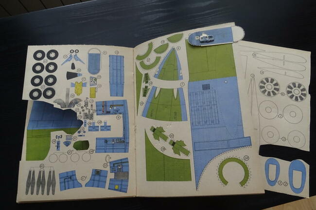 Zestaw 3 sztuk - Modeli kartonowych do sklejenia + Gratis