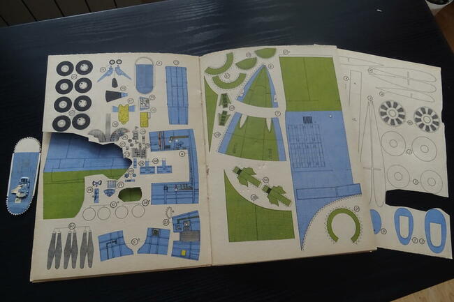 Zestaw 3 sztuk - Modeli kartonowych do sklejenia + Gratis