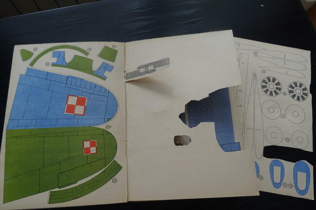 Zestaw 3 sztuk - Modeli kartonowych do sklejenia + Gratis