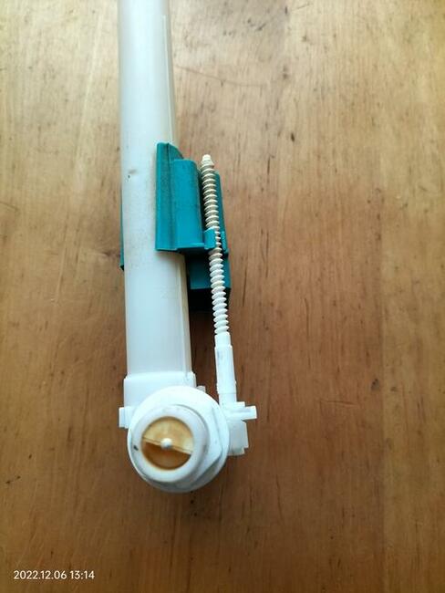 Zawór 1/2 cała do kompaktu WC