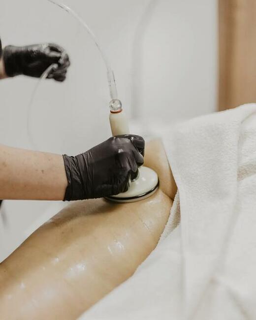 Manicure: Hybrydy, tytany, żele