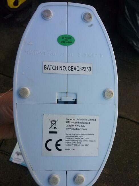 Lekka przenośna minimaszyna do szycia Stitch, 45 zł.