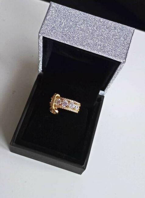 Pierścionek obrączka z kryształami ZŁOTY rozmiar 14 PREZENT