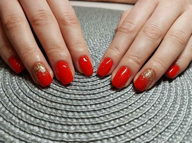 Manicure pedicure hybrydowy