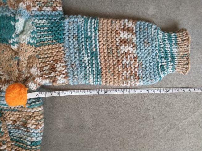 Ręcznie robiony kombinezon niemowlęcy z kapturem - wytworek