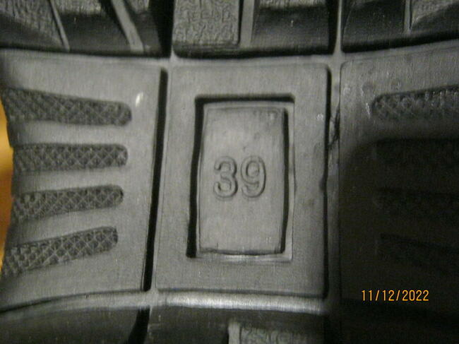 Zimowe buty nieuzywane, rozmiar 39